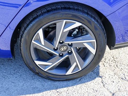 Used 2024 Hyundai Elantra Limited image 7