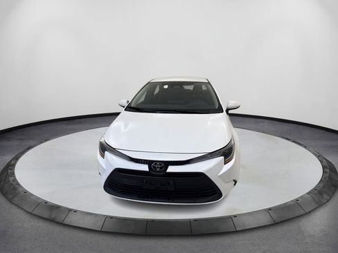 Used 2026 Toyota Corolla LE FWD image 2