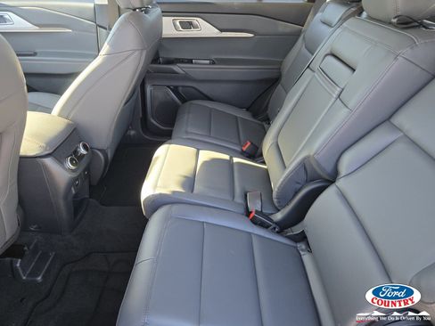 New 2026 Ford Explorer Active w/ Active Comfort Package image 7