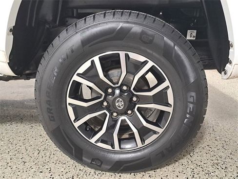 Used 2022 Toyota Tacoma TRD Sport image 8