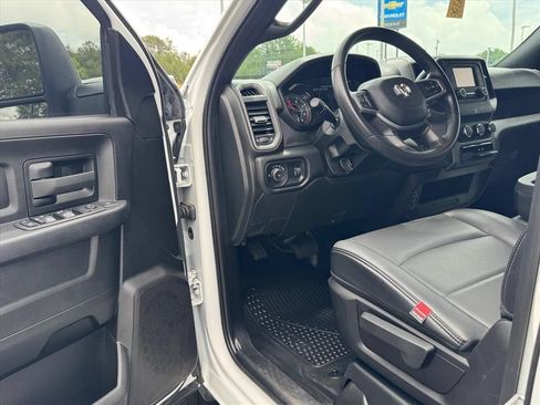 Used 2024 RAM 2500 Tradesman w/ Chrome Appearance Group AWD/4WD image 13