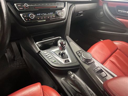 Used 2016 BMW M4 Convertible image 25