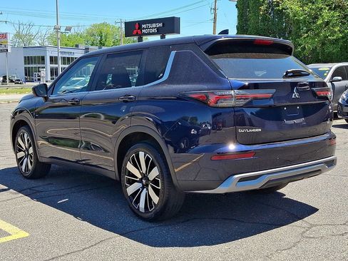 Used 2025 Mitsubishi Outlander SE AWD/4WD image 4