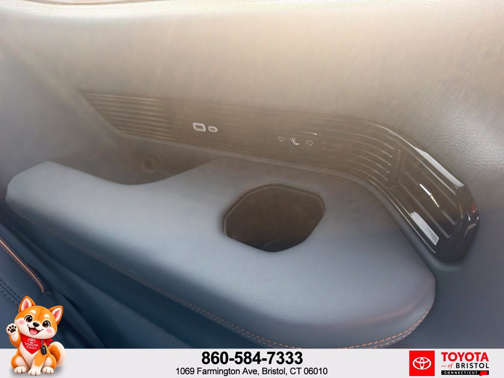 Used 2023 Jeep Grand Wagoneer Series III AWD/4WD image 39