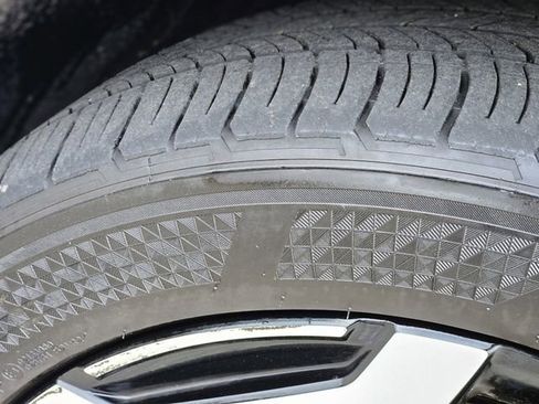 Used 2025 Kia Telluride S image 11