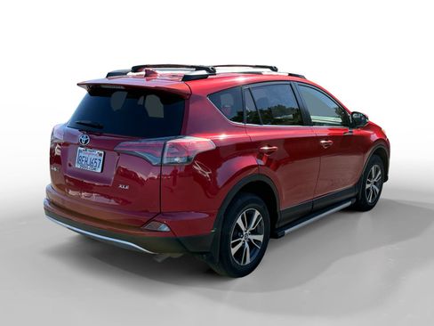 Used 2017 Toyota RAV4 XLE FWD image 5