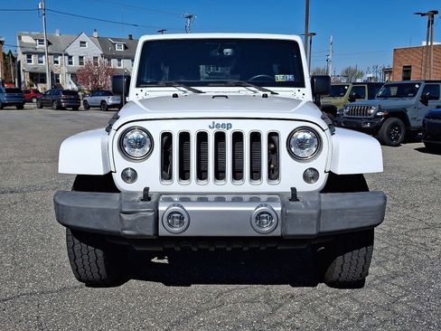 Used 2018 Jeep Wrangler Unlimited Sahara w/ Connectivity Group image 2