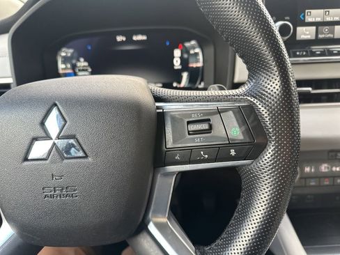 Used 2022 Mitsubishi Outlander SEL image 17