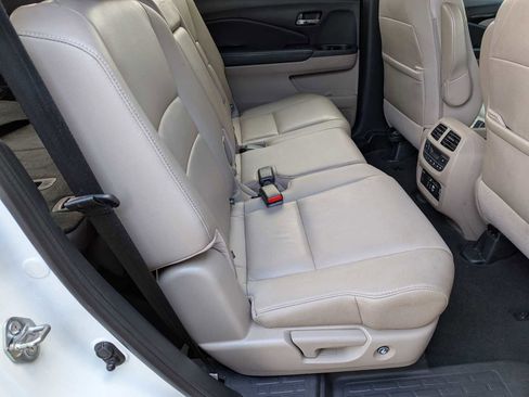 Certified 2019 Honda Pilot Touring image 19