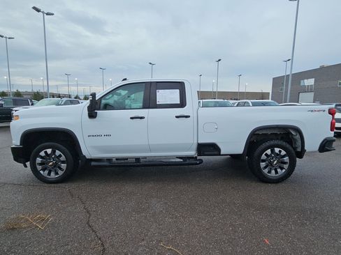 Used 2022 Chevrolet Silverado 2500 Custom w/ Custom Value Package image 7