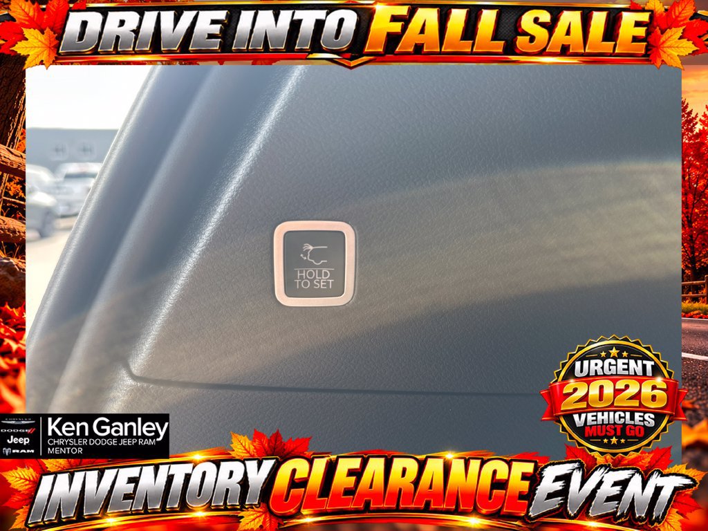 New 2027 Chrysler Pacifica Select AWD/4WD image 10