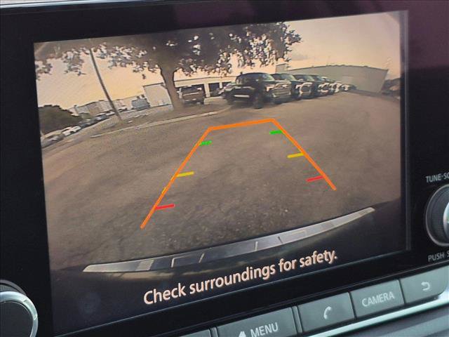 Used 2022 Nissan Rogue SV FWD image 11
