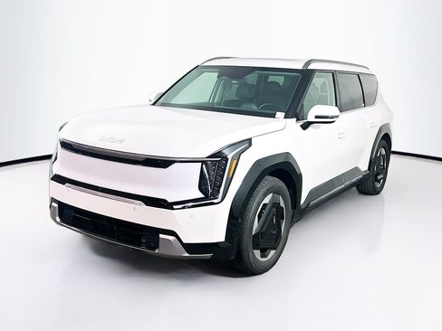 Used 2024 Kia EV9 Land AWD/4WD image 3