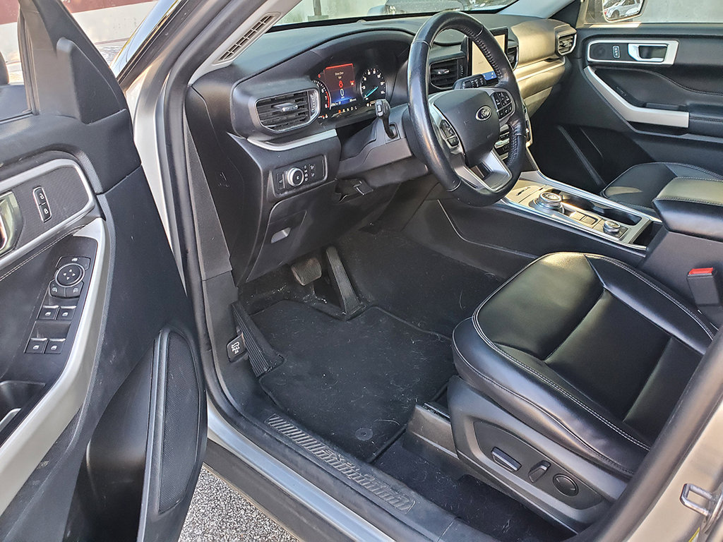 Used 2021 Ford Explorer XLT w/ Equipment Group 202A AWD/4WD image 6