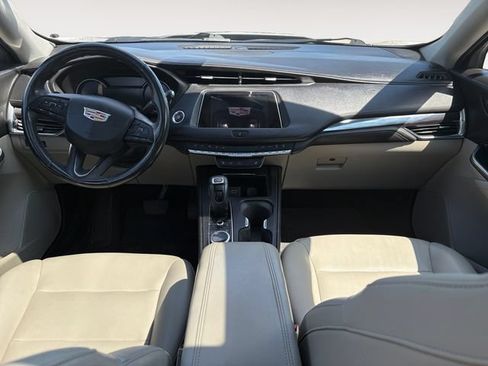 Used 2019 Cadillac XT4 Luxury w/ Cold Weather Package FWD image 10