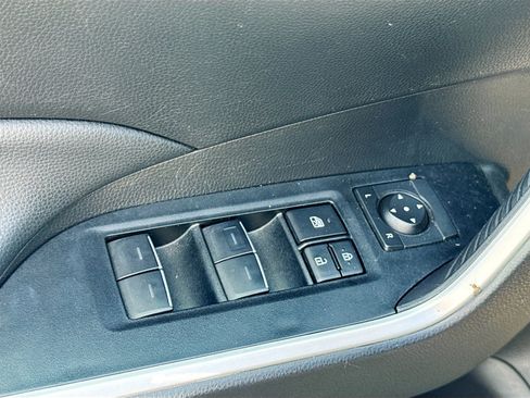 Used 2024 Toyota RAV4 XLE AWD/4WD image 17