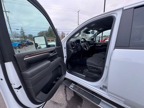 Used 2025 Chevrolet Silverado 2500 LT w/ Convenience Package AWD/4WD image 16