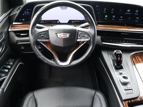 Used 2024 Cadillac Escalade Luxury RWD image 14