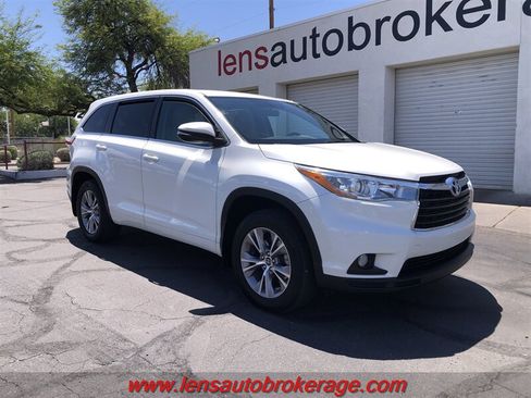 Used 2016 Toyota Highlander Plus AWD/4WD image 2