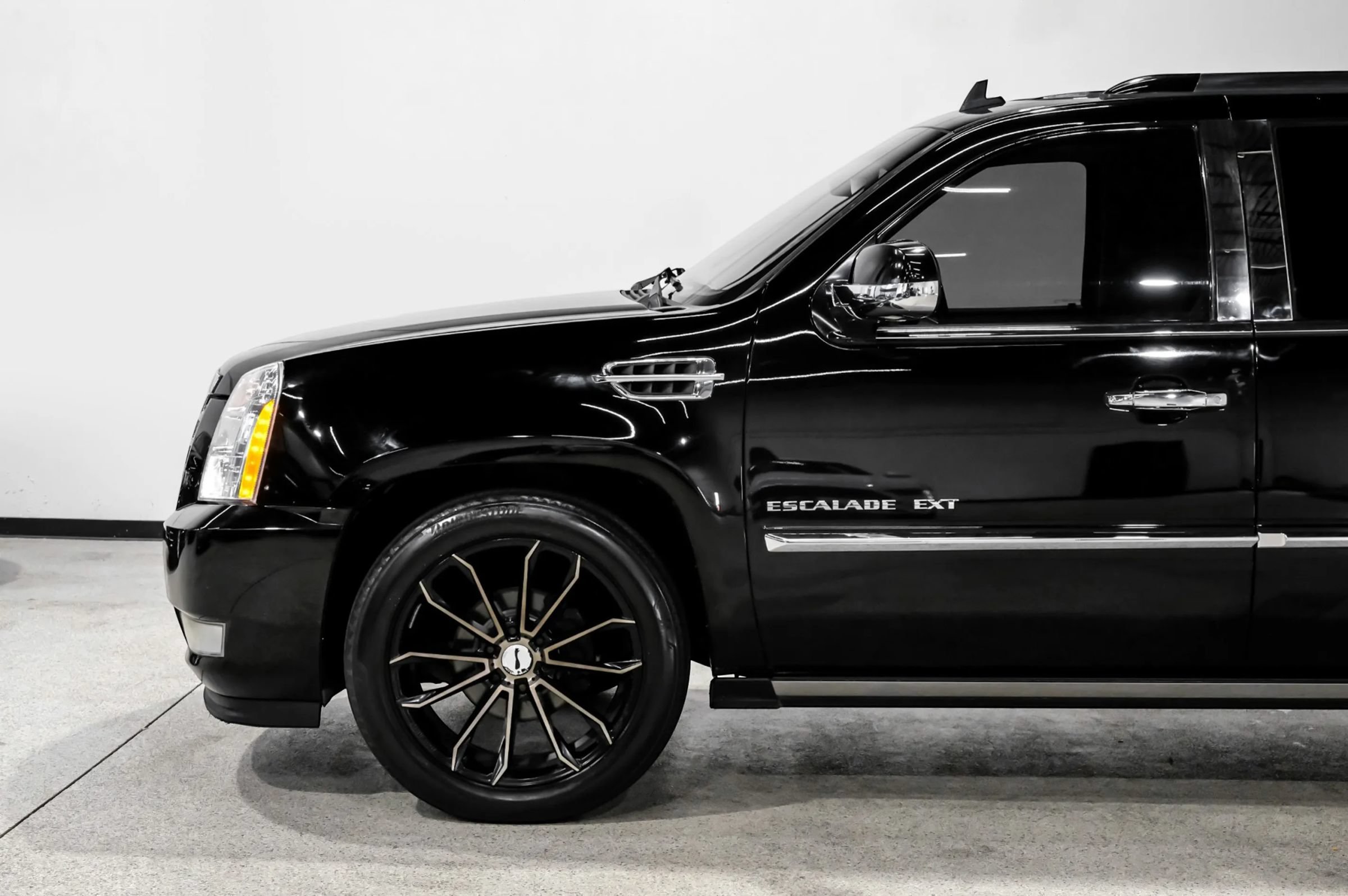 Used 2012 Cadillac Escalade EXT Premium AWD/4WD image 9