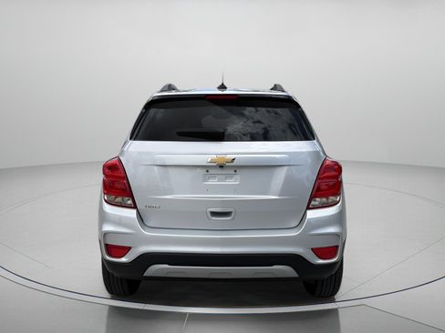 Used 2022 Chevrolet Trax LT w/ LT Convenience Package FWD image 4