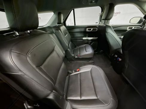 Used 2022 Ford Explorer XLT w/ Equipment Group 202A image 29