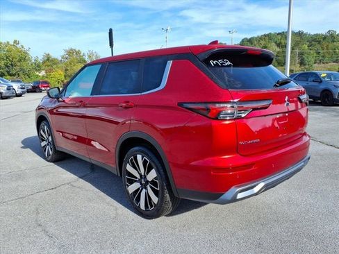 New 2025 Mitsubishi Outlander SE image 3