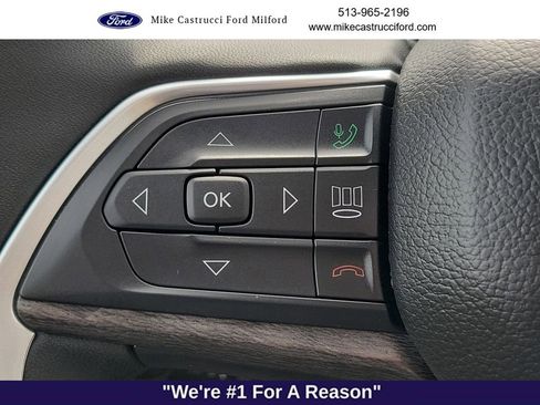 Used 2025 Jeep Grand Cherokee L Limited w/ Black Appearance Package AWD/4WD image 13