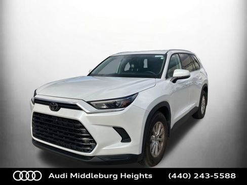 Used 2024 Toyota Grand Highlander XLE image 3
