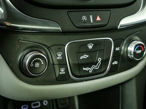 Used 2022 Chevrolet Equinox LS FWD image 15