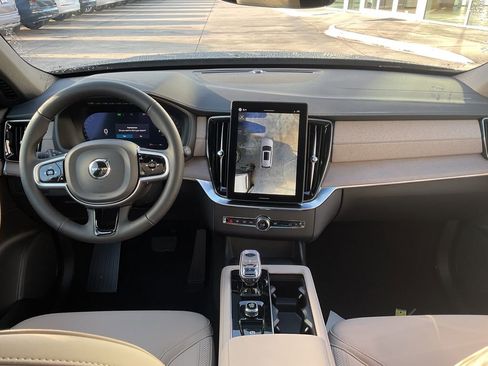 New 2026 Volvo XC90 B5 Plus w/ Protection Package Premier AWD/4WD image 22