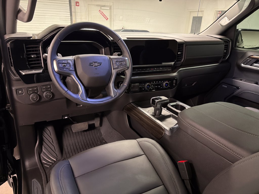 Used 2026 Chevrolet Silverado 1500 LT Trail Boss w/ LT Trail Boss Premium Package AWD/4WD image 28