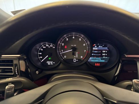Certified 2023 Porsche Macan S AWD/4WD image 21