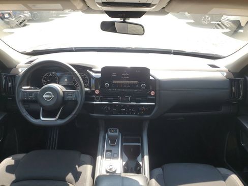 Used 2024 Nissan Pathfinder SV image 25