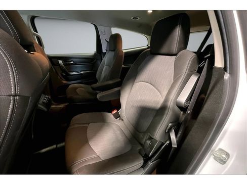 Used 2017 Chevrolet Traverse LT w/ Style and Technology Package FWD image 27