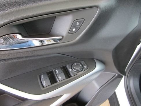 New 2026 Chevrolet Trax LS w/ LS Convenience Package FWD image 17