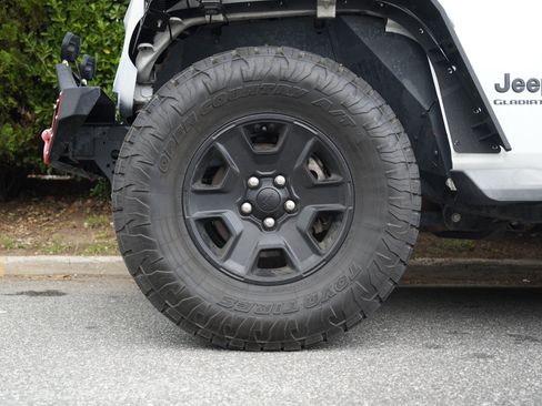 Used 2022 Jeep Gladiator Sport AWD/4WD image 10