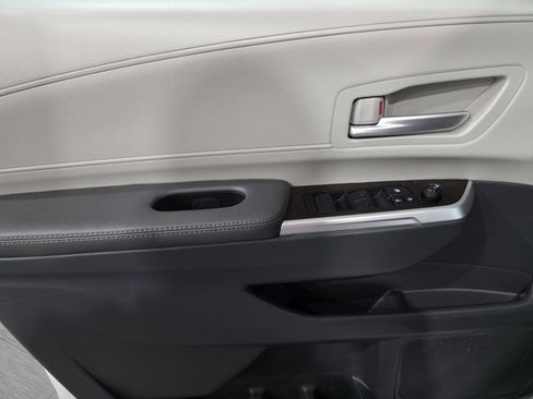 Used 2023 Toyota Sienna XLE w/ XLE Plus Package image 10