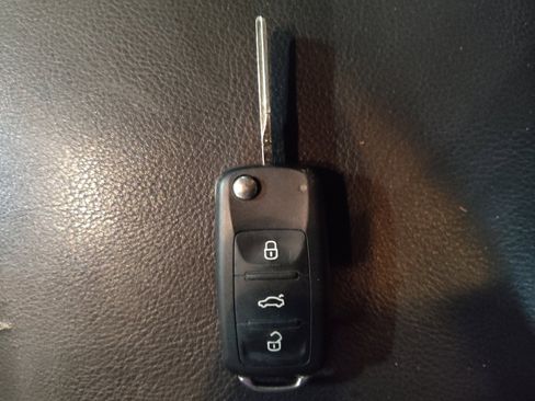 Used 2016 Volkswagen Tiguan S image 32