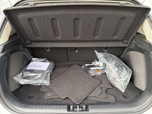 Certified 2025 Hyundai Venue SE image 34