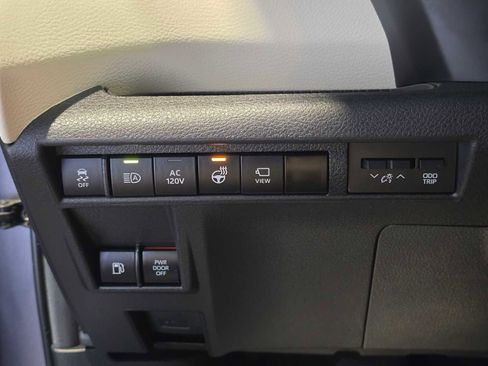 Used 2023 Toyota Sienna Platinum AWD/4WD image 29