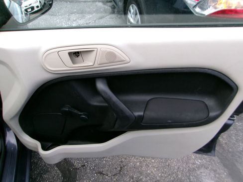 Used 2013 Ford Fiesta S image 15