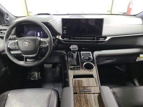 Certified 2025 Toyota Sienna Platinum AWD/4WD image 26