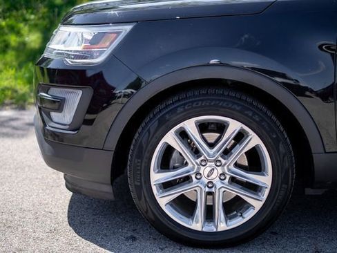 Used 2016 Ford Explorer XLT w/ Equipment Group 202A FWD image 9