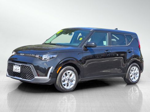 Certified 2025 Kia Soul LX w/ LX Technology Package FWD image 8