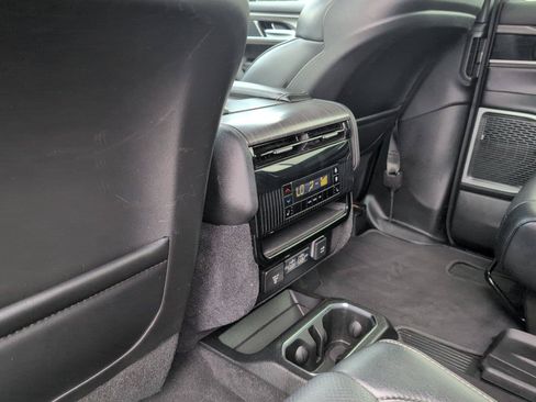 Used 2024 Jeep Wagoneer Series II AWD/4WD image 32
