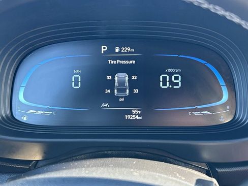 Used 2023 Hyundai Venue SEL image 29