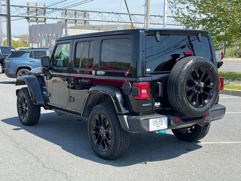 Used 2024 Jeep Wrangler Unlimited Sahara AWD/4WD image 13