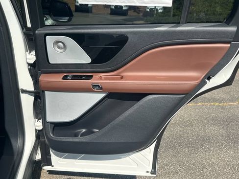 New 2026 Lincoln Aviator Reserve AWD/4WD image 19
