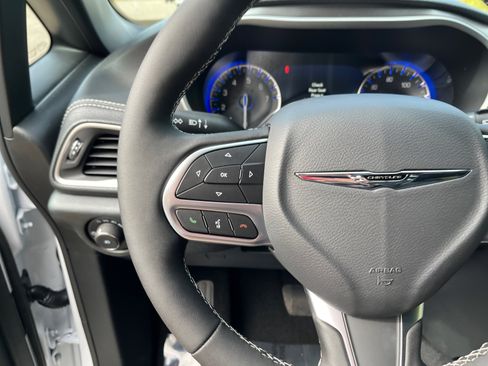 New 2026 Chrysler Pacifica Select image 50